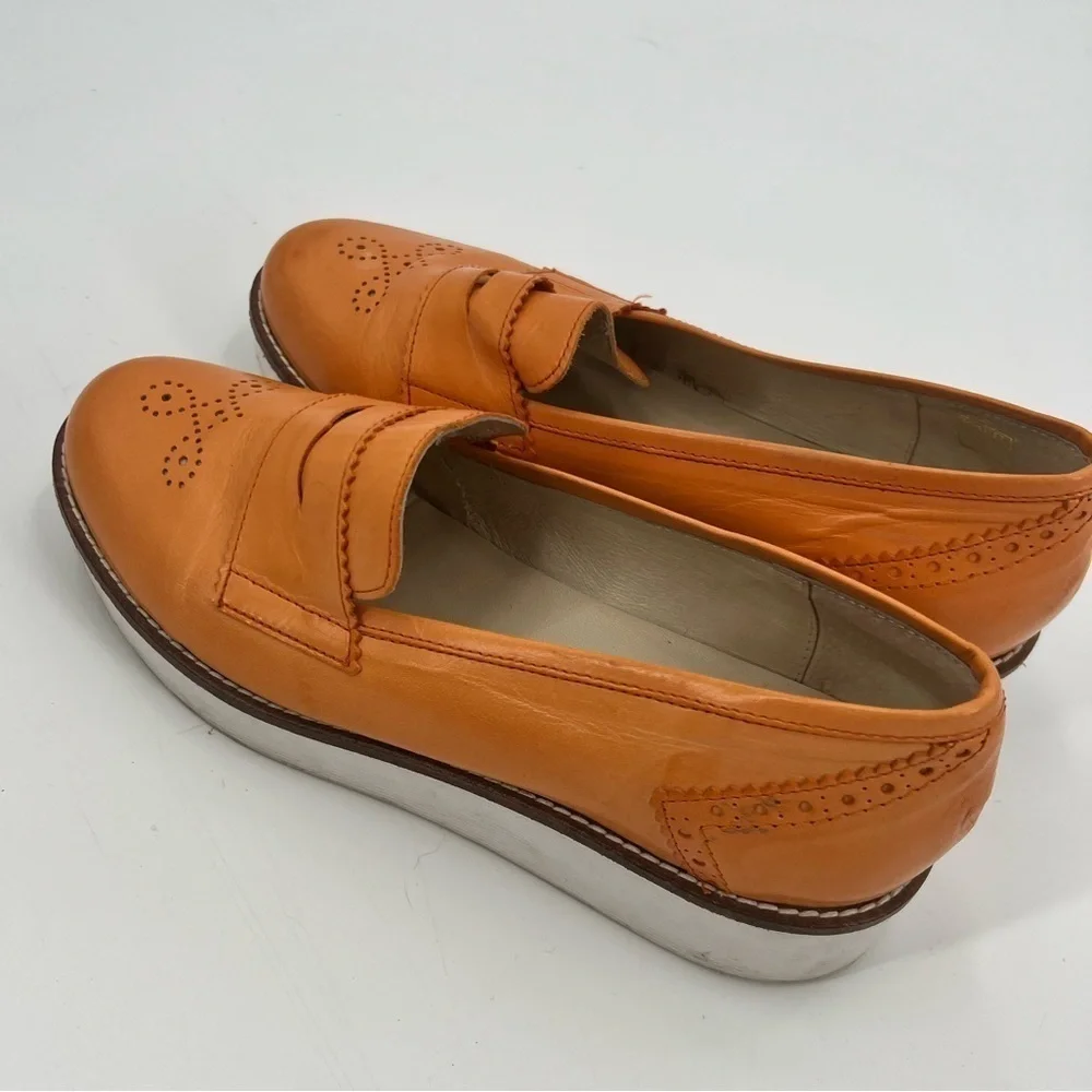 DNA Mind Body & Sole brown orange loafers shoes 7 (size 39)